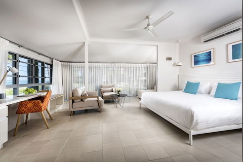 Mangrove Hotel - QLD Tourism 4
