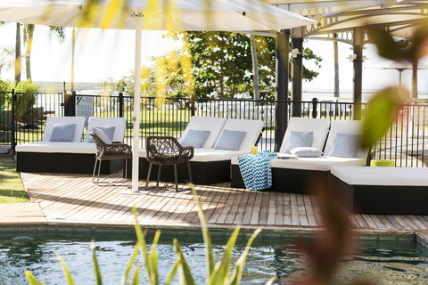 Mangrove Hotel - QLD Tourism 1