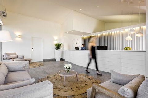 Mangrove Hotel - QLD Tourism 2