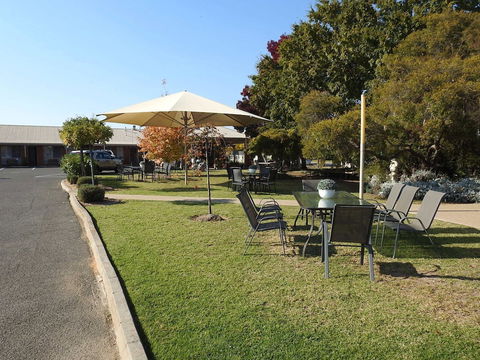 Wine Village Motor Inn - Queensland Tourism 0