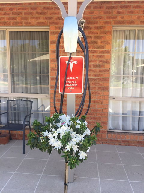 Wine Village Motor Inn - Queensland Tourism 6