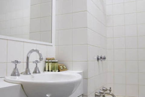 Seasons Hotel Newman - Queensland Tourism 6
