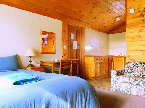 Twelve Apostles Motel & Country Retreat - QLD Tourism 3