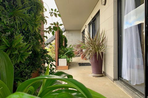 Apollo Bay Waterfront Motor Inn - QLD Tourism 1