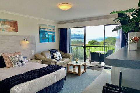 Apollo Bay Waterfront Motor Inn - QLD Tourism 7