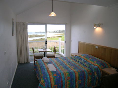 A Great Ocean View Motel - QLD Tourism 6
