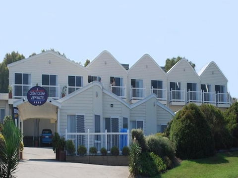 A Great Ocean View Motel - QLD Tourism 1
