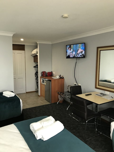Town & Country Motor Inn Forbes - Queensland Tourism 4