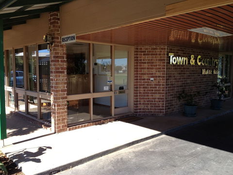 Town & Country Motor Inn Forbes - Queensland Tourism 3