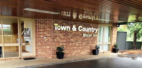 Town & Country Motor Inn Forbes - Queensland Tourism 1