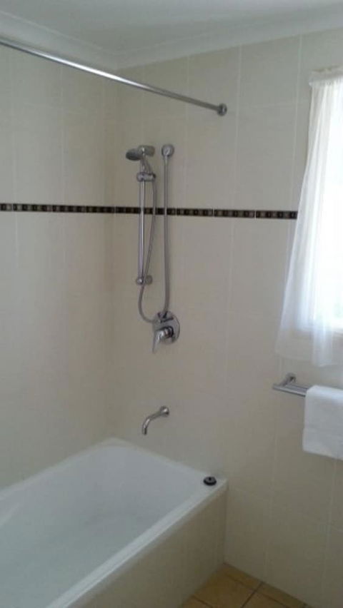 Armidale Pines Motel - QLD Tourism 5