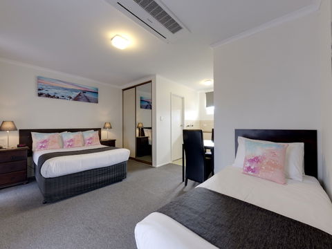 Frankston Motel - Queensland Tourism 5
