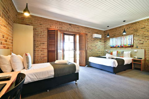 Nightcap At Macquarie Inn - Queensland Tourism 4