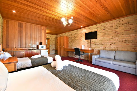 Nightcap At Macquarie Inn - Queensland Tourism 5