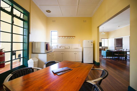 Captain Stirling Hotel - QLD Tourism 3