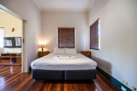 Captain Stirling Hotel - QLD Tourism 5