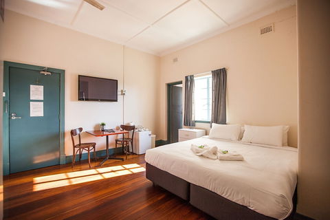 Captain Stirling Hotel - QLD Tourism 2