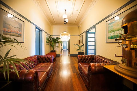 Captain Stirling Hotel - QLD Tourism 1