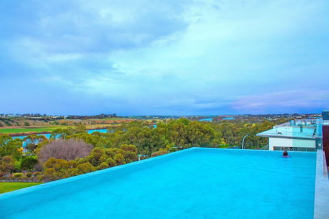 Bridgeport Hotel - Queensland Tourism 2