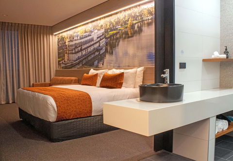 Bridgeport Hotel - Queensland Tourism 4