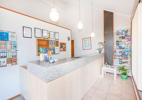 Burwood East Motel - Queensland Tourism 3