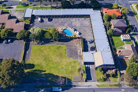 Burwood East Motel - Queensland Tourism 2