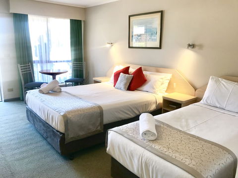 Burwood East Motel - Queensland Tourism 6