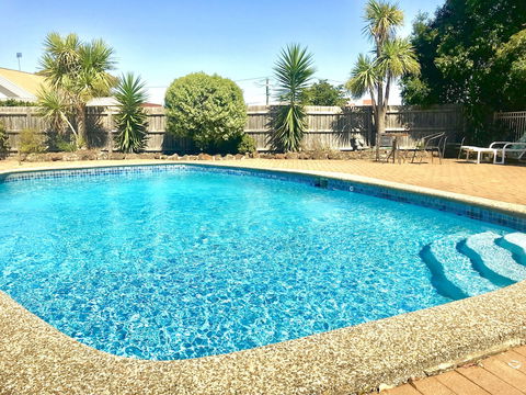 Burwood East Motel - Queensland Tourism 0
