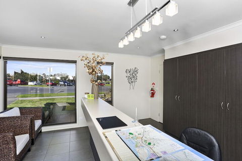 Elm Tree Motel - QLD Tourism 1