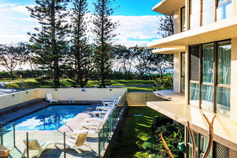 Seacrest Beachfront Holiday Apartments - QLD Tourism 4