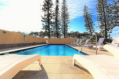 Seacrest Beachfront Holiday Apartments - QLD Tourism 3