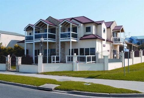 Lighthouse Keepers Inn - Queensland Tourism 0