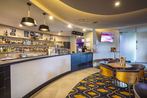 Nightcap At Carlyle Hotel - Queensland Tourism 1