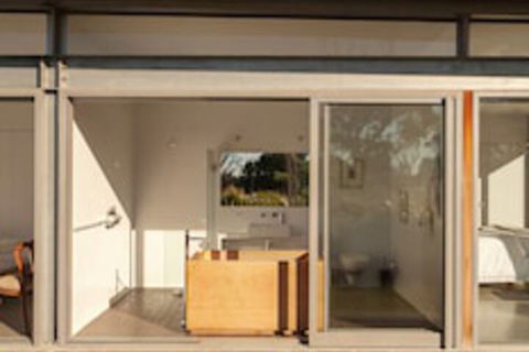 Avalon Coastal Retreat - QLD Tourism 1
