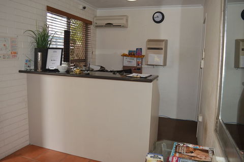 Mid City Motor Inn - Queensland Tourism 4