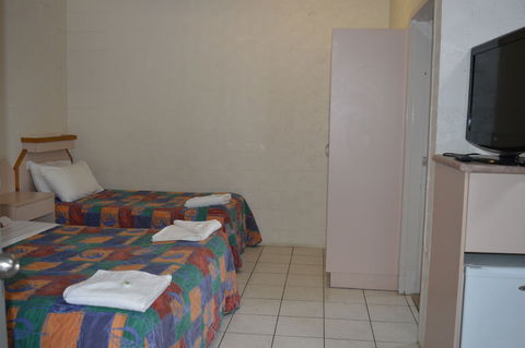 Mid City Motor Inn - Queensland Tourism 5