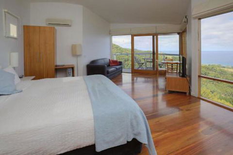 Chriss Beacon Point Restaurant & Villas - Queensland Tourism 0
