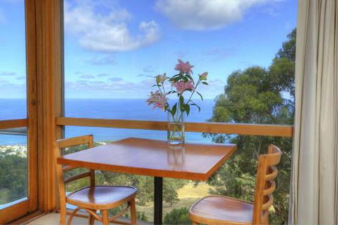 Chriss Beacon Point Restaurant & Villas - Queensland Tourism 4