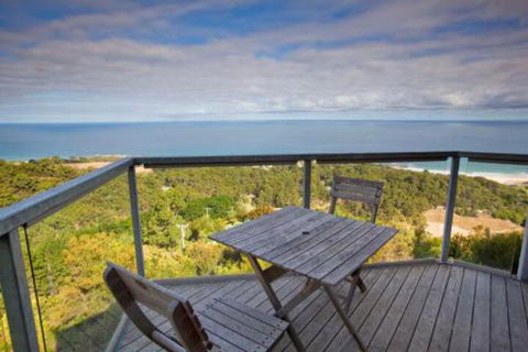 Chriss Beacon Point Restaurant & Villas - Queensland Tourism 6