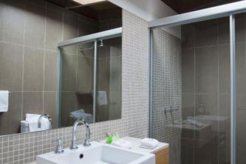 Chriss Beacon Point Restaurant & Villas - Queensland Tourism 5
