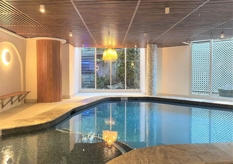 Aegean Apartments - Queensland Tourism 6