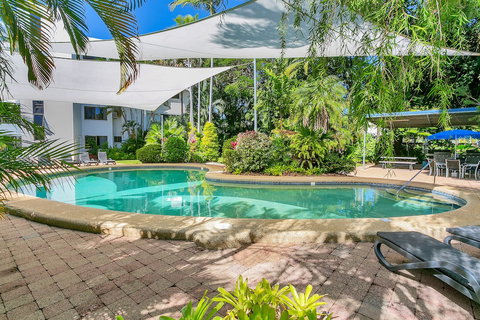 Beachfront Apartments On Trinity Beach - QLD Tourism 0