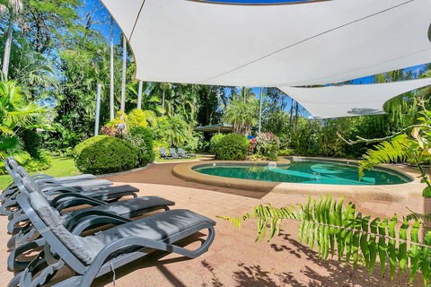 Beachfront Apartments On Trinity Beach - QLD Tourism 5