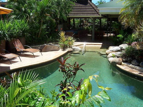 Cascade Gardens - QLD Tourism 1