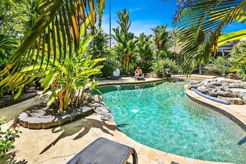 Cascade Gardens - QLD Tourism 3