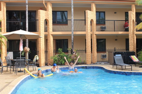 Oasis Inn Cairns - QLD Tourism 4