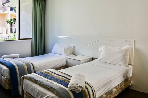Copacabana Holiday Apartments - QLD Tourism 4