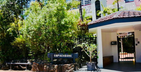 Copacabana Holiday Apartments - QLD Tourism 1