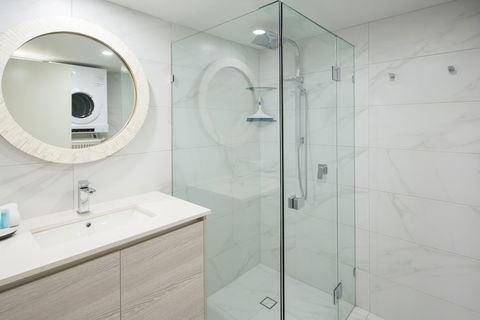 Miami Beachside Holiday Apartments - Queensland Tourism 4