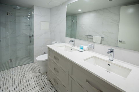 Miami Beachside Holiday Apartments - Queensland Tourism 6